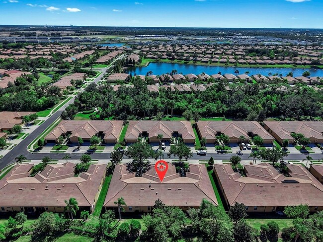 Building Photo - 313 Seneca Falls Dr