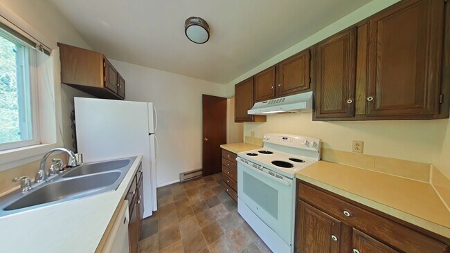Building Photo - 2Bed 1Bath with Carport! Walk to MSU