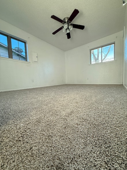 Building Photo - 2702 S Fielder Rd