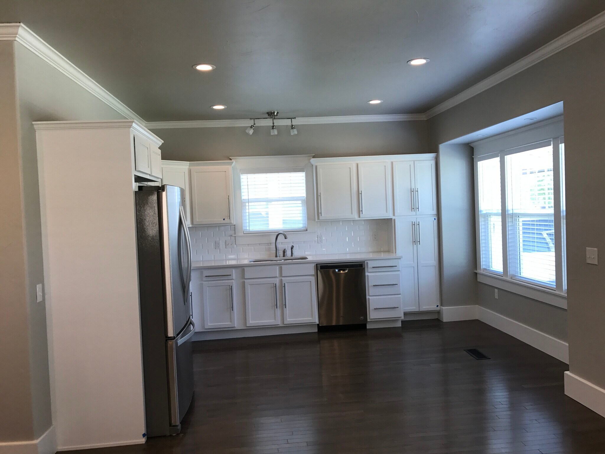 Kitchen - 737 Jenkins Ave