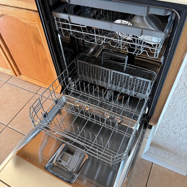 Building Photo - 2914 River Birch Dr