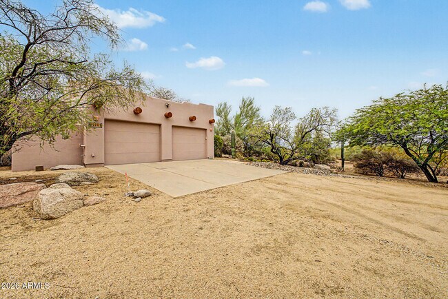 Building Photo - 9202 E Rimrock Dr