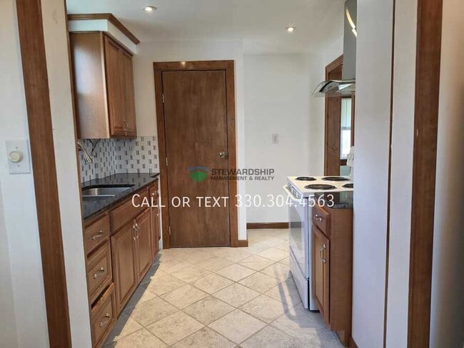 Building Photo - 1717 Bedford Ave SW