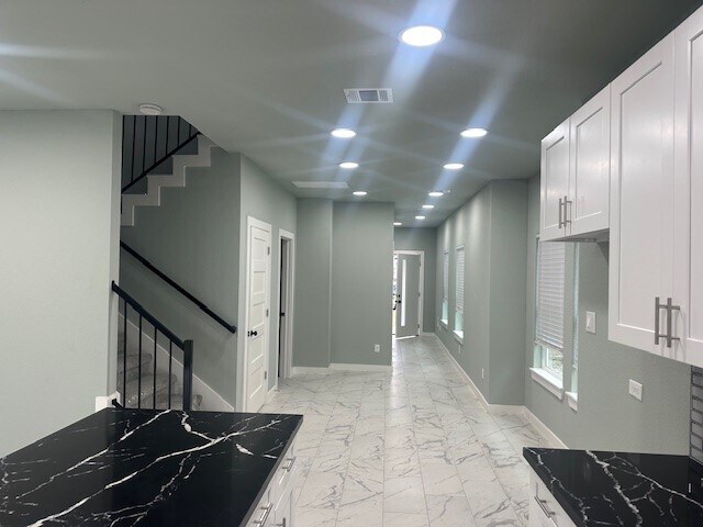 Building Photo - 161 S 10th St