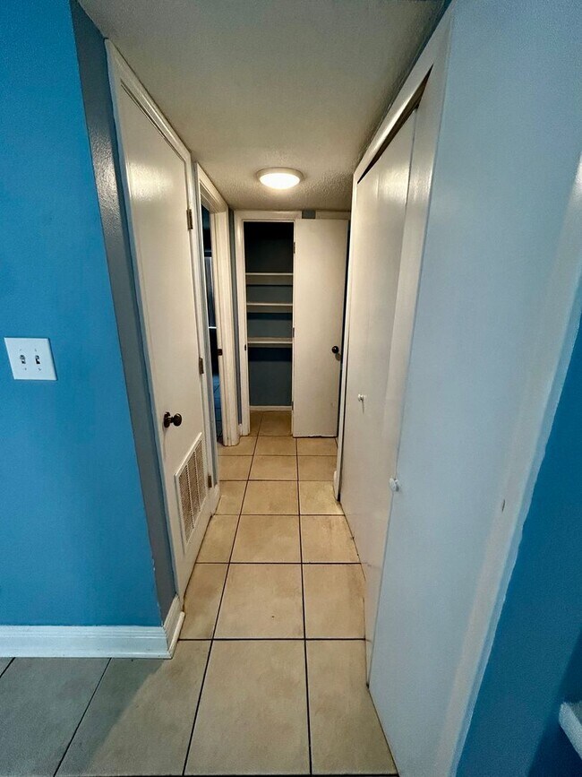 Building Photo - 6321 Lenawee St