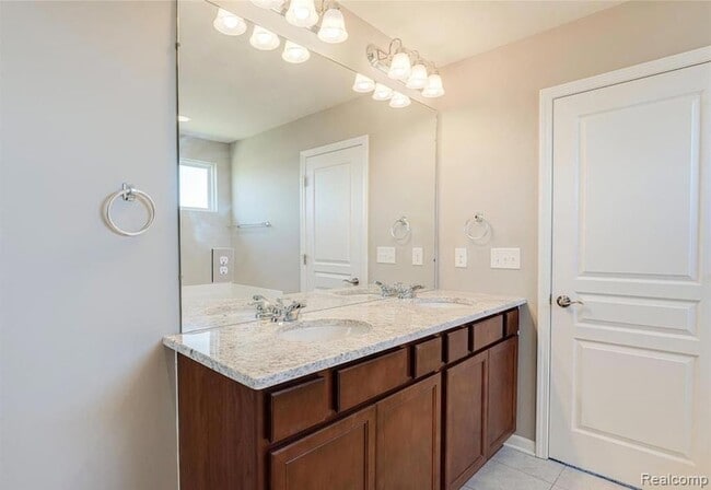 Building Photo - 2274 Findley Cir