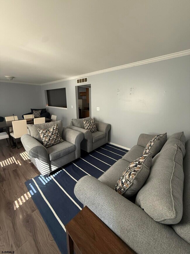 Building Photo - 25 Oyster Bay