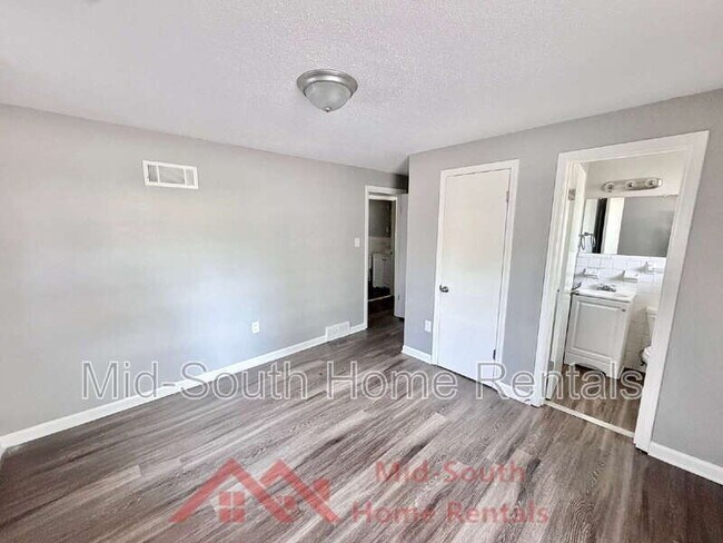 Building Photo - 1733 Gowan Dr