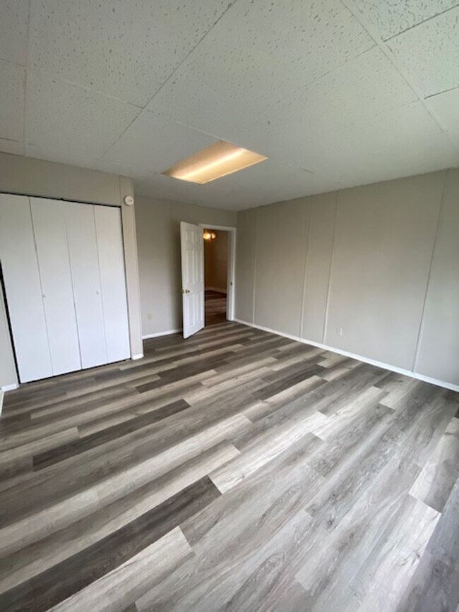 Building Photo - 1715 Edwardsville Rd