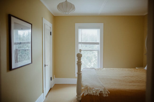 Building Photo - 108 W 6th St