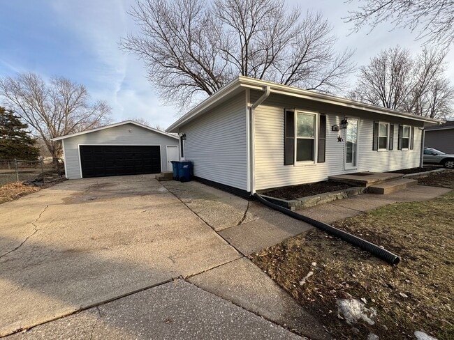 Building Photo - 4 bedroom 2 bath home in Port Byron