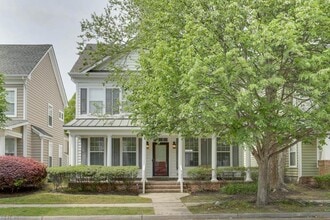 Building Photo - 528 Normandy St