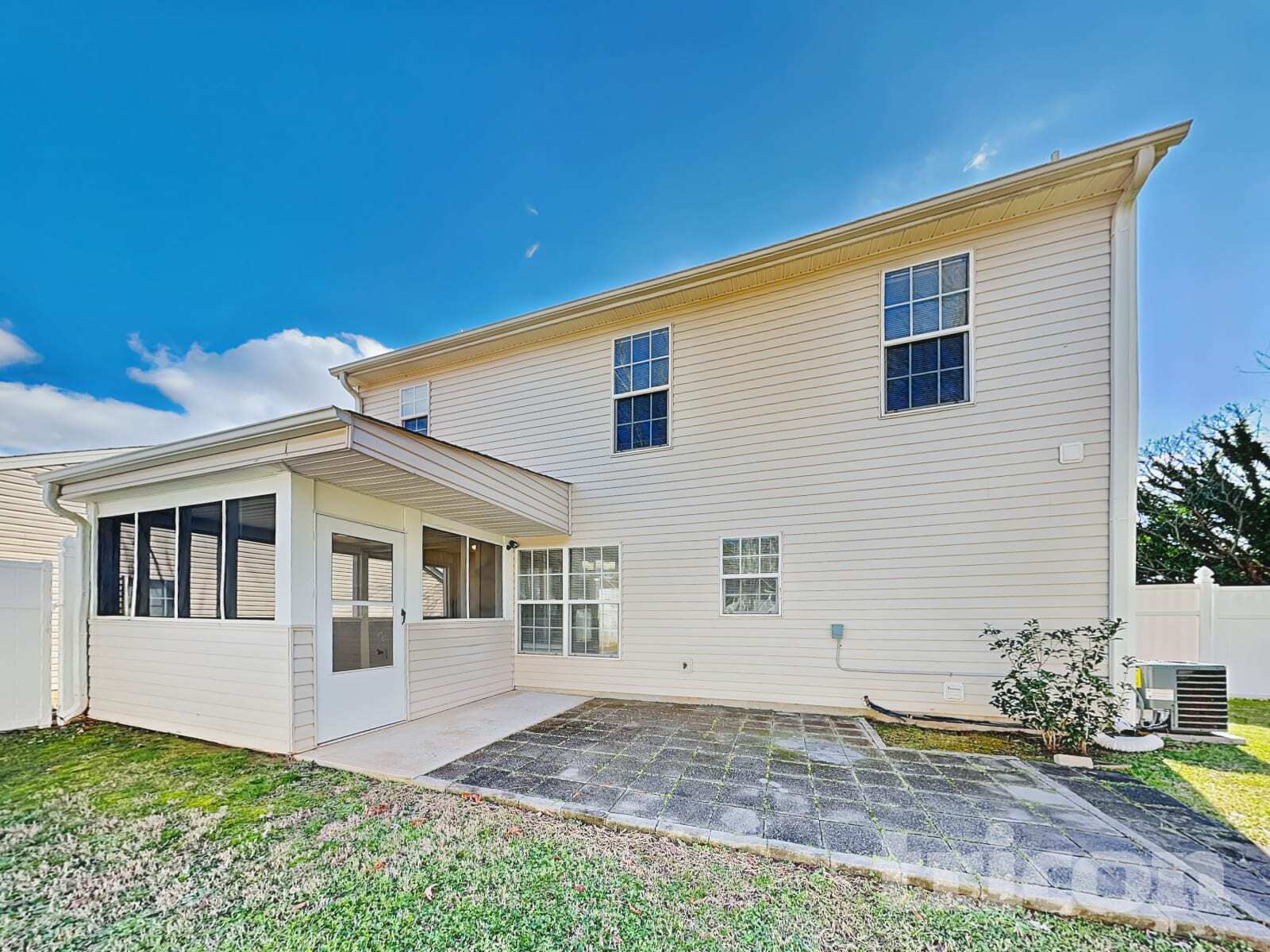Building Photo - 124 Grayland Rd