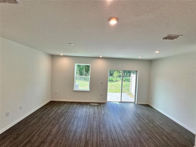 Building Photo - 3031 Jessamine Dr