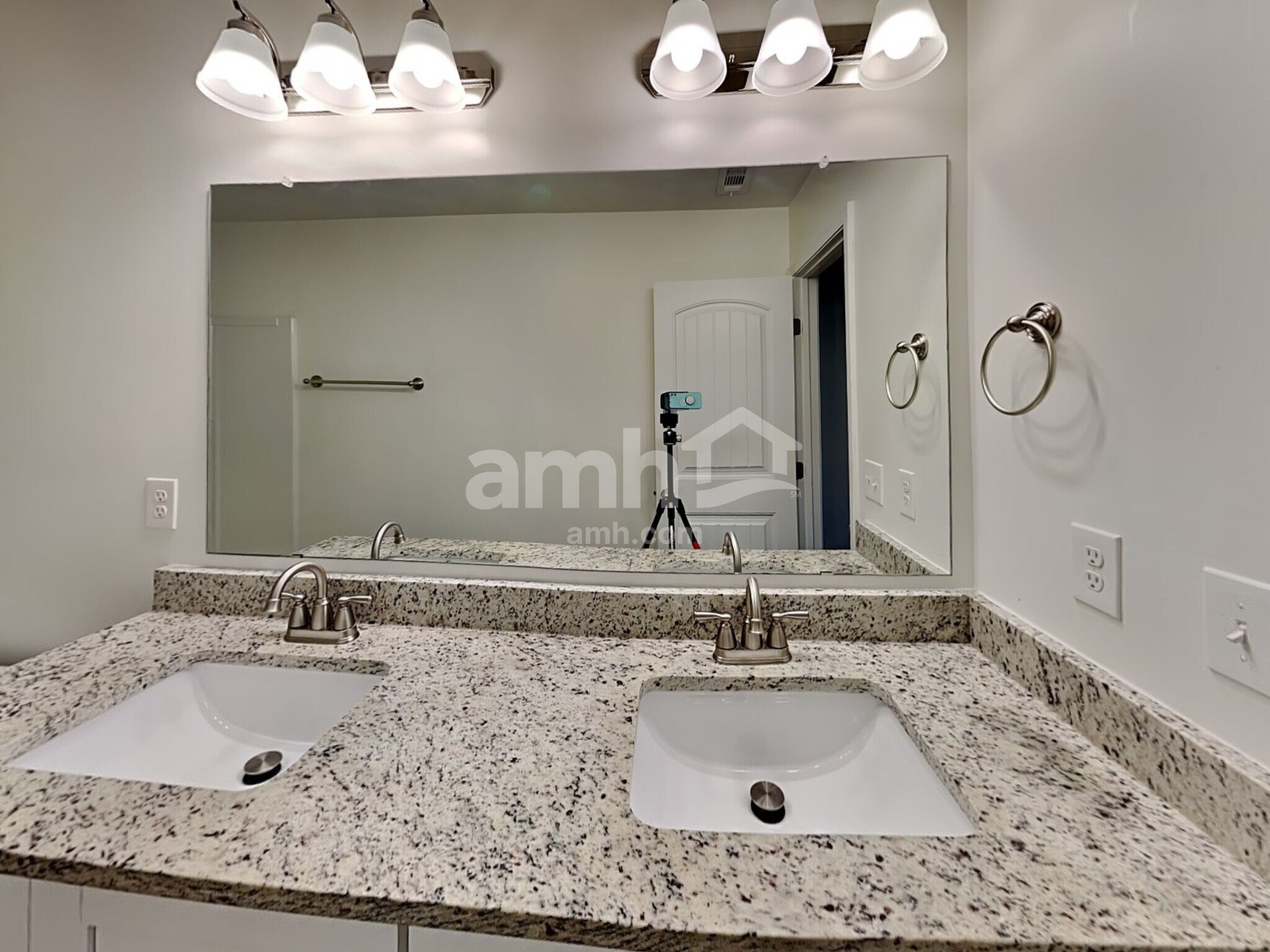 Building Photo - 631 Sunflower Dr