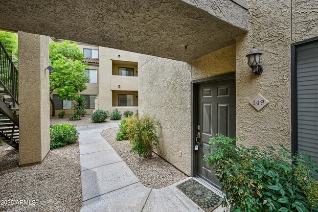 Building Photo - 4925 E Desert Cove Ave