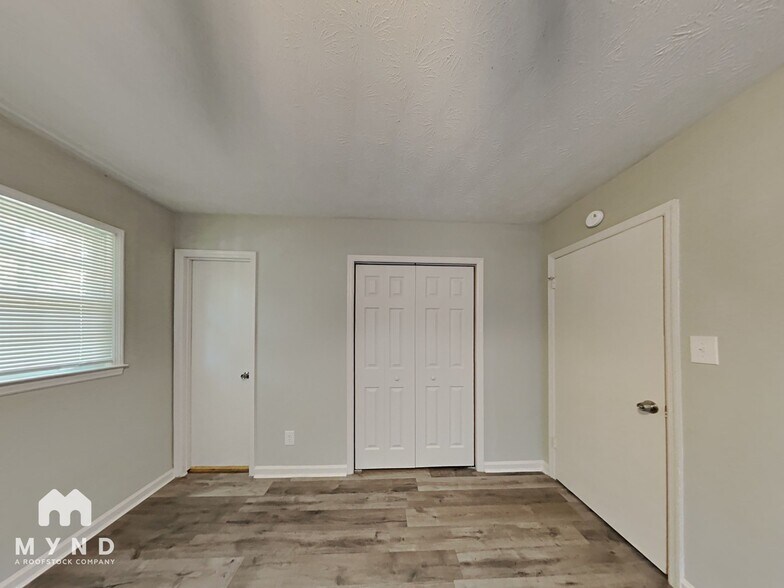 Building Photo - 6880 Vesta Brook Dr