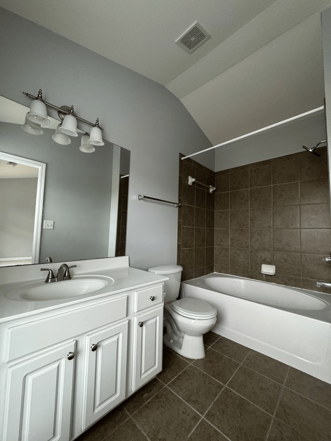 Building Photo - 1356 Thornborough Dr
