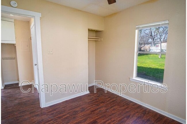 Building Photo - 819 Larry St