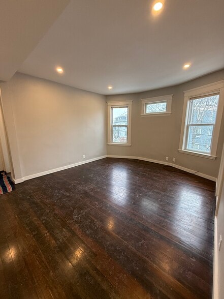 Building Photo - 19 Chase St