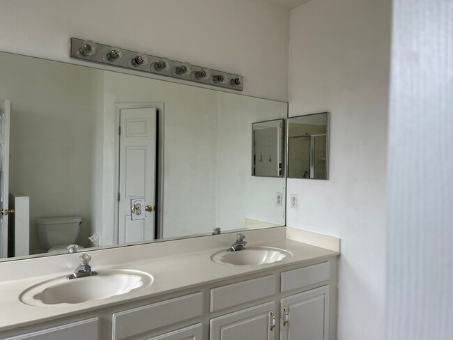 Building Photo - 1752 Cambridge Village Ct