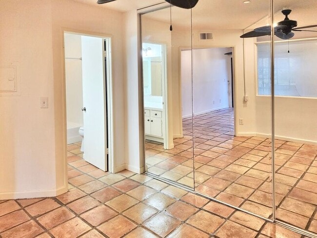 Building Photo - 1046 Calle Del Cerro