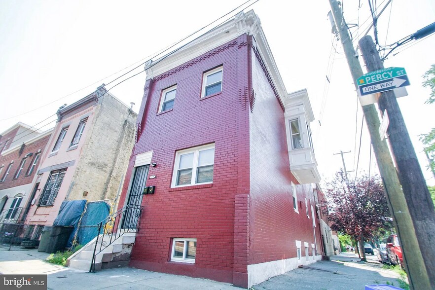 Building Photo - 3068 N Percy St