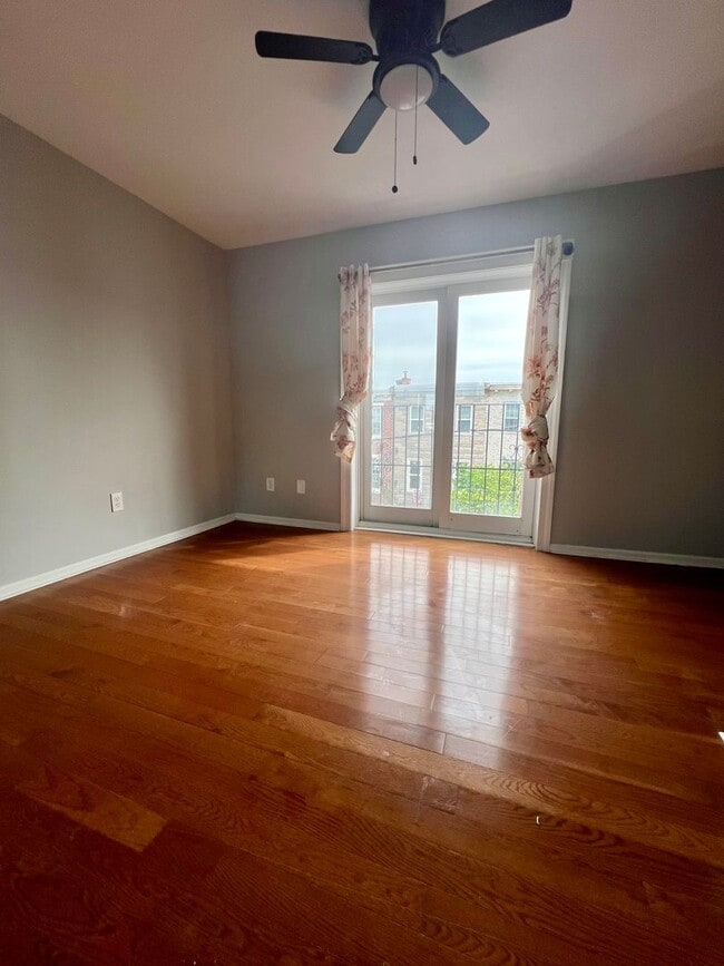 Building Photo - Stunning 4-Bedroom Townhome in the Heart of Fishtown! Available NOW!