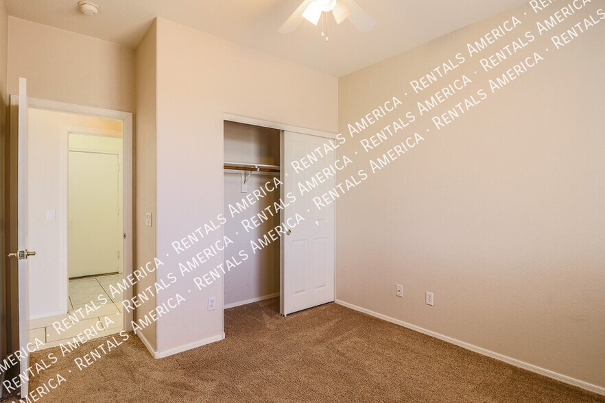 Building Photo - 17547 W Coyote Trail Dr