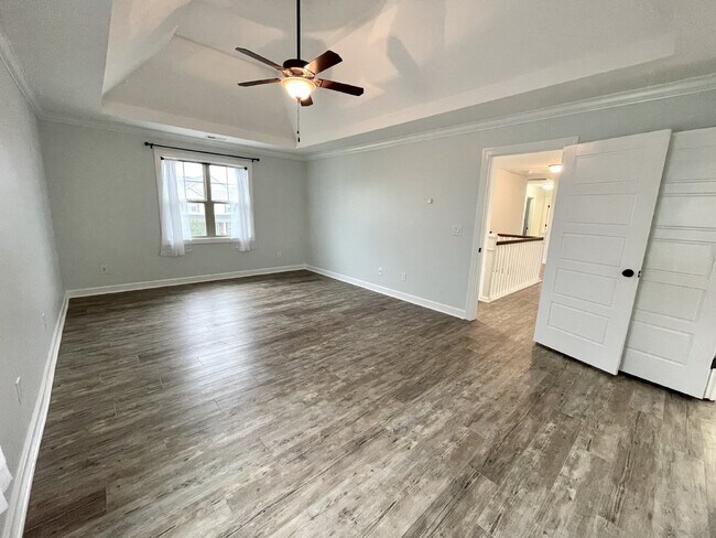 Building Photo - 5 bed, 3 bath Nest in Surrey Meadows