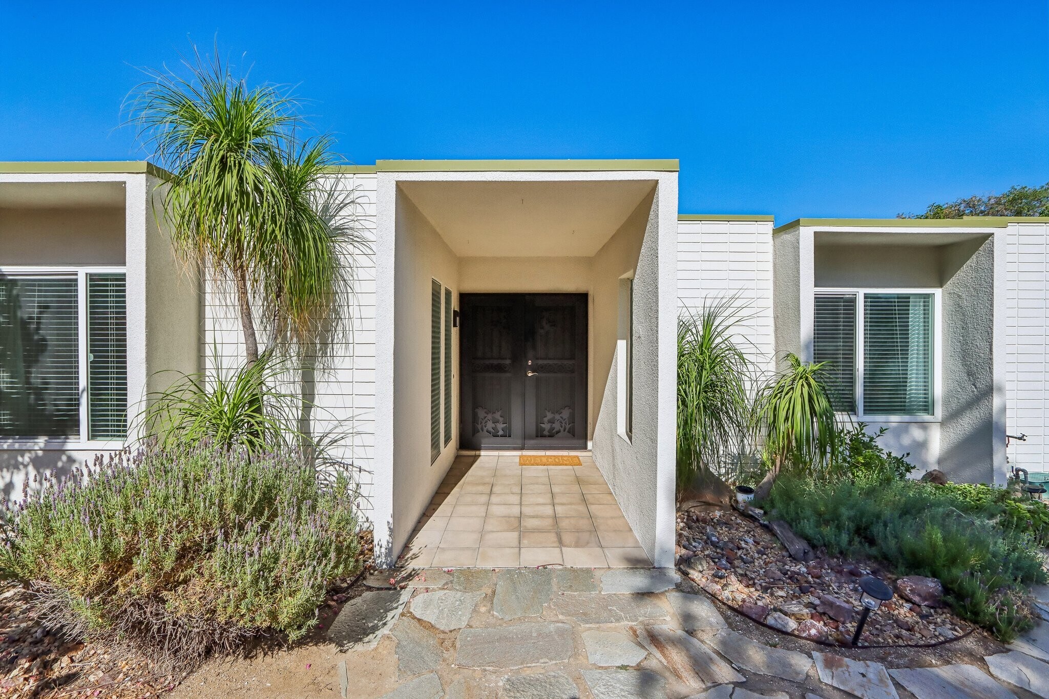 Building Photo - 1184 Lyndhurst Dr