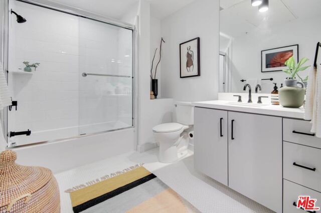 Building Photo - 3400 Sunset Blvd