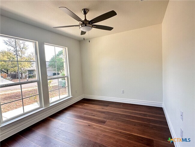 Building Photo - 2017 Ridge View Dr