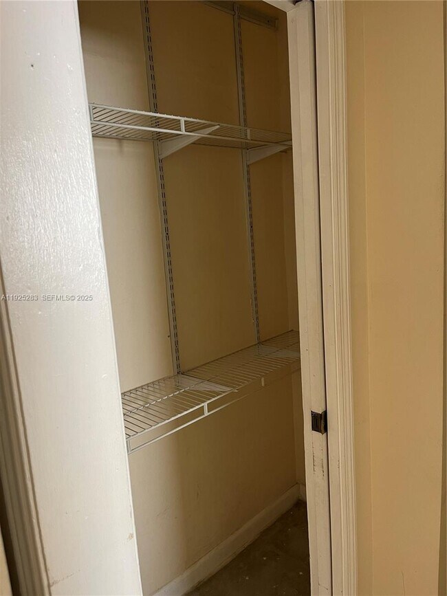 Building Photo - 1035 SW 3rd St