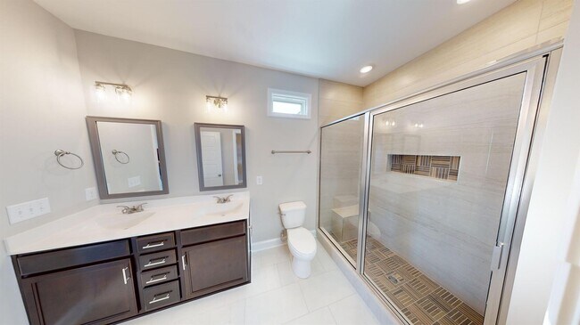 Building Photo - 3 bedrooms almost brand new house