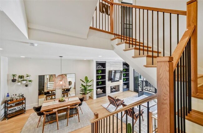 Building Photo - Prime Residence with fabulous amenities in the heart of Buckhead