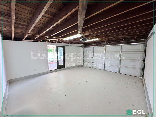 Building Photo - 3927 Degnan Blvd