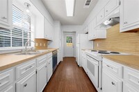 Building Photo - 300 Mill Creek Cir