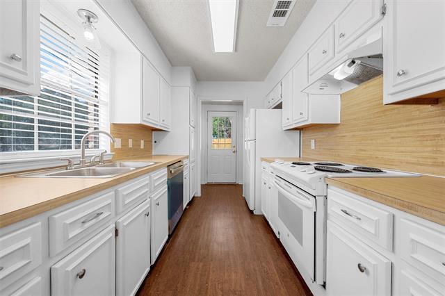 Primary Photo - 300 Mill Creek Cir