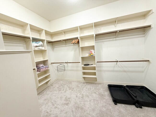 Building Photo - 6470 Claybourn Dr