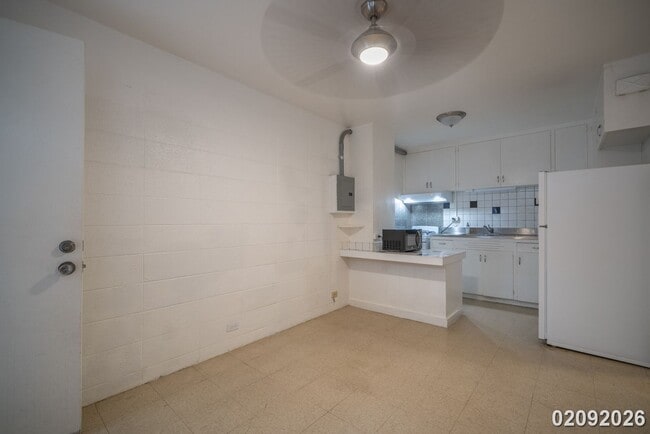 Building Photo - EXCELLENT Location near Waikiki, Alamoana, UH (Moiliili)