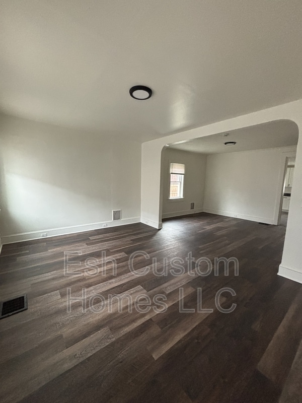 Building Photo - 28 Caroline St