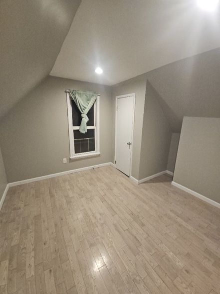 Building Photo - 318 Grove St