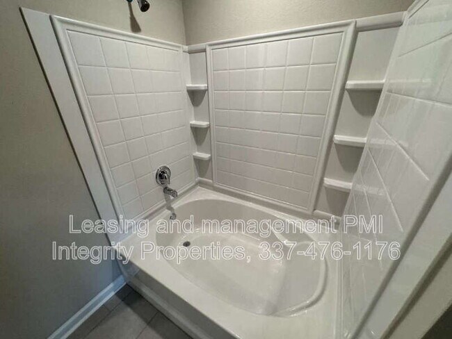 Building Photo - 325 White Pine Dr