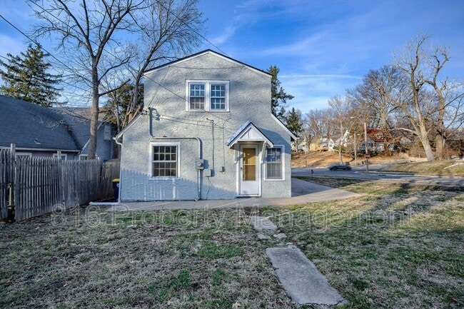 Building Photo - 2819 E 63rd St