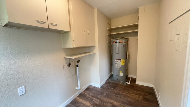 Building Photo - 2 Bedroom / 1 Bathroom Home in Madras Oregon