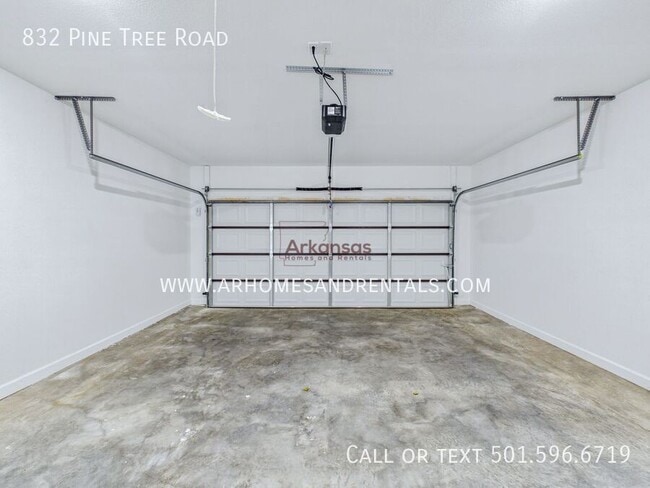 Building Photo - 832 Pine Tree Rd