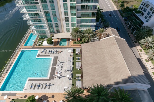 Building Photo - 300 Sunny Isles Blvd