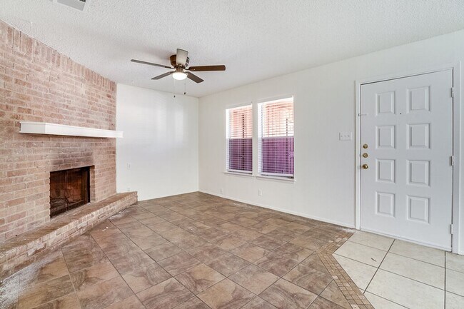 Building Photo - 907 Fieldwood Dr