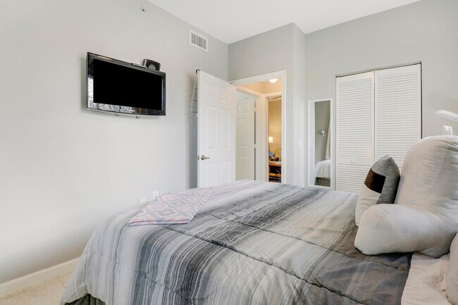 Building Photo - 1116 University Blvd